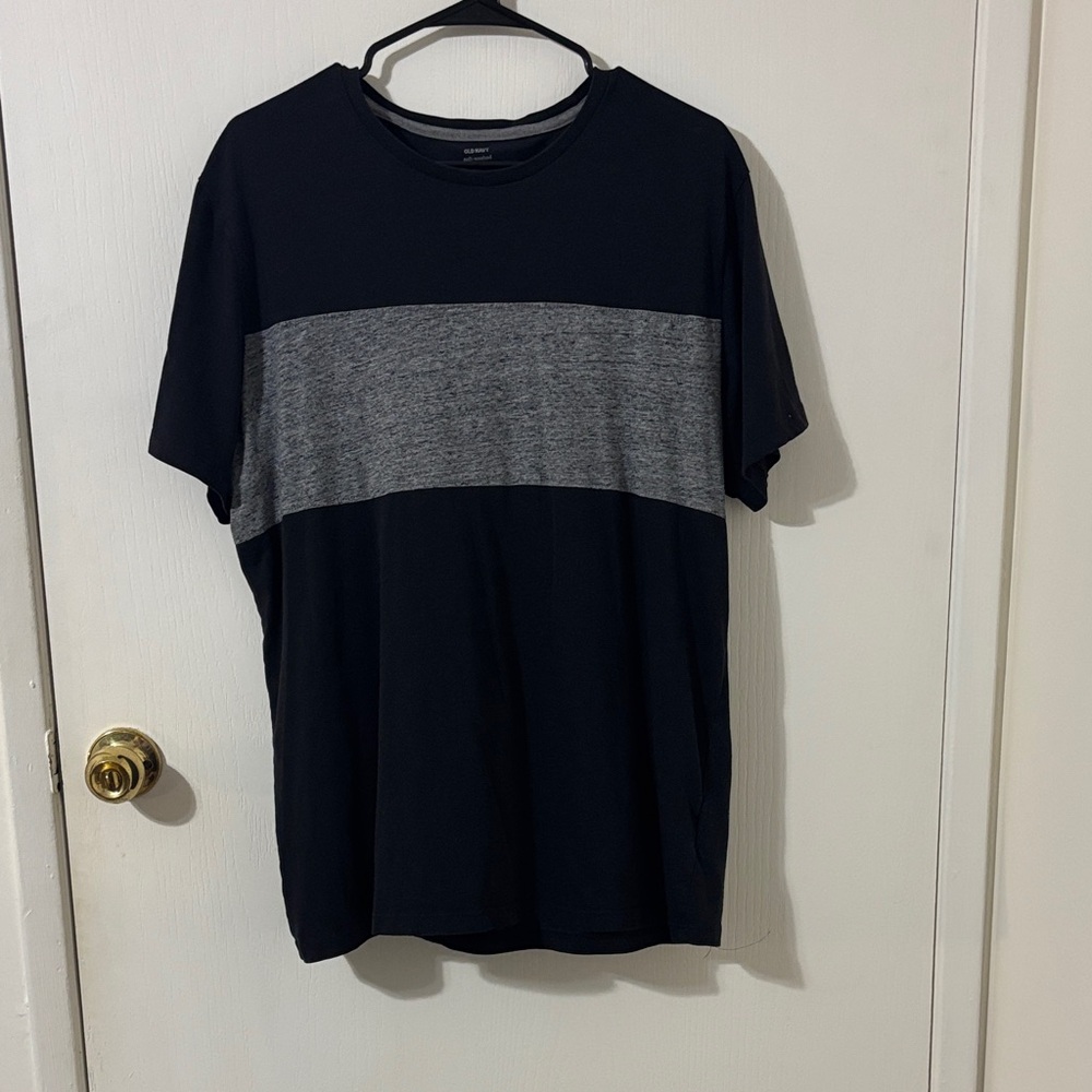 Old Navy Men’s Black and Grey XL T-Shirt